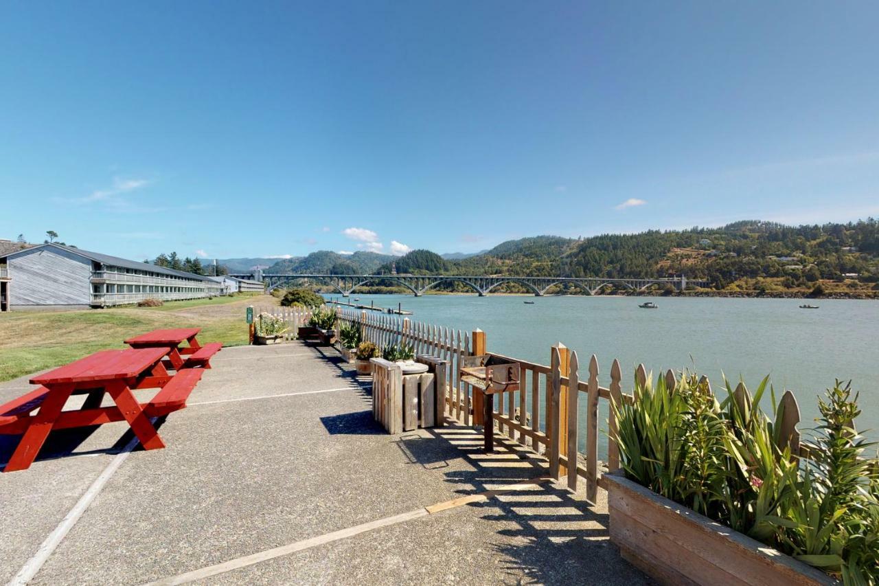Riverview Retreat Gold Beach Exterior photo